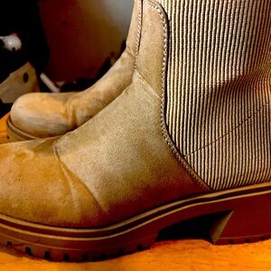 Tan/brown size 8.5 sugar boutique ankle boots
